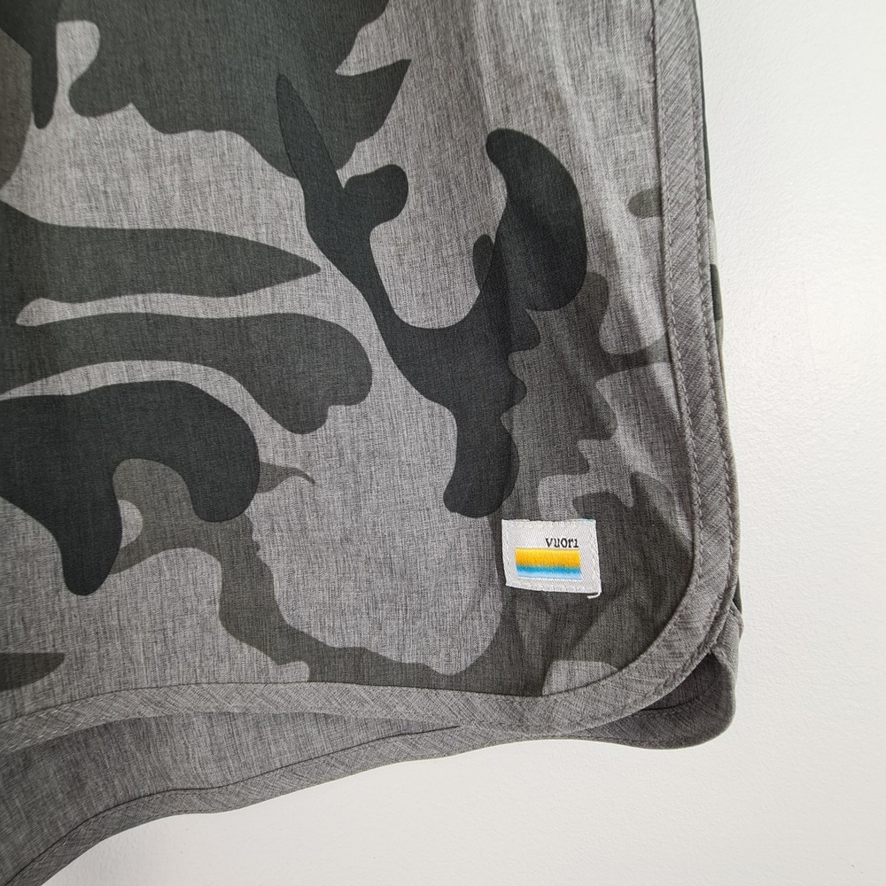 Vuori Short Mens XL Gray Camo Performance 4 Way Stretch Athletic Shorts Swim - Picture 11 of 12